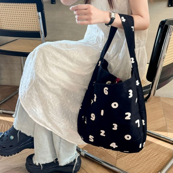 Torba Tote — ulični stil; platno; horizontalni kvadratni oblik (magnetni zatvarač; džep sa zipom)