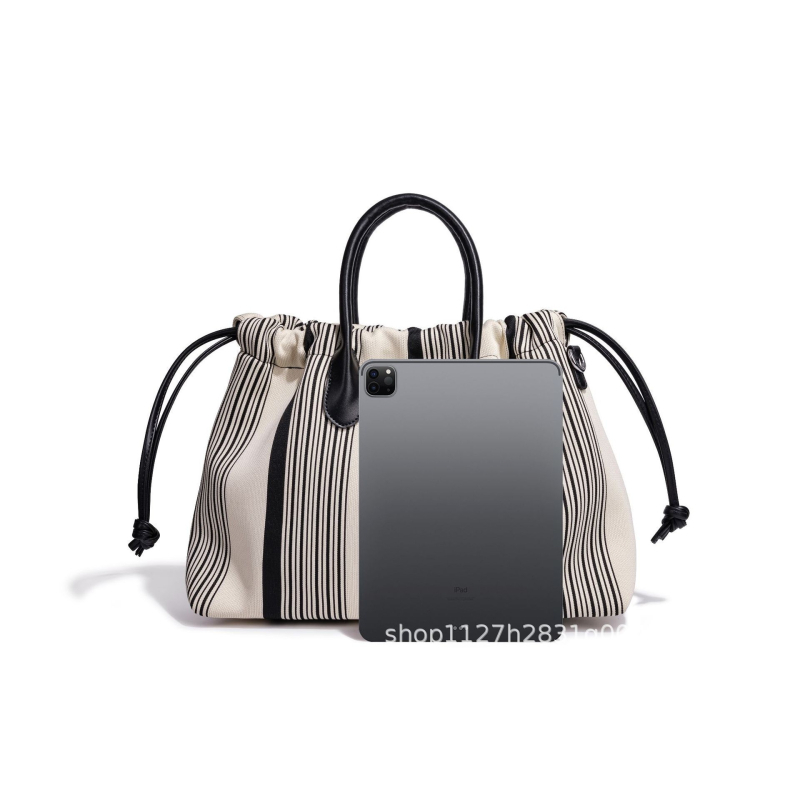 Geantă Tote din pânză, formă orizontală dreptunghiulară, închidere cu snap button, buzunar intern cu fermoar, bretea simplă