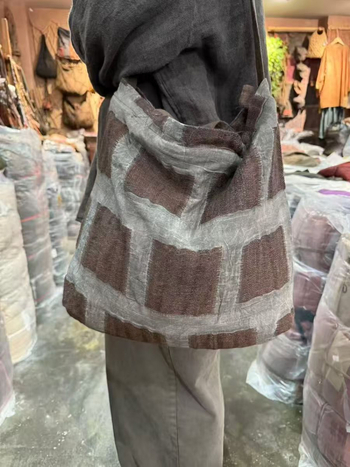 Geantă de damă crossbody din cânepă, formă găleată, fermoar, lansare toamnă 2025