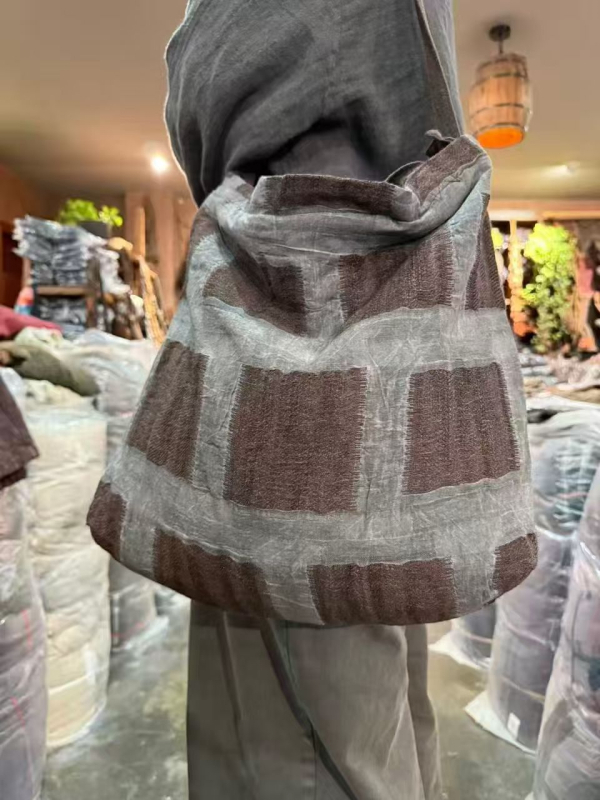 Geantă de damă crossbody din cânepă, formă găleată, fermoar, lansare toamnă 2025