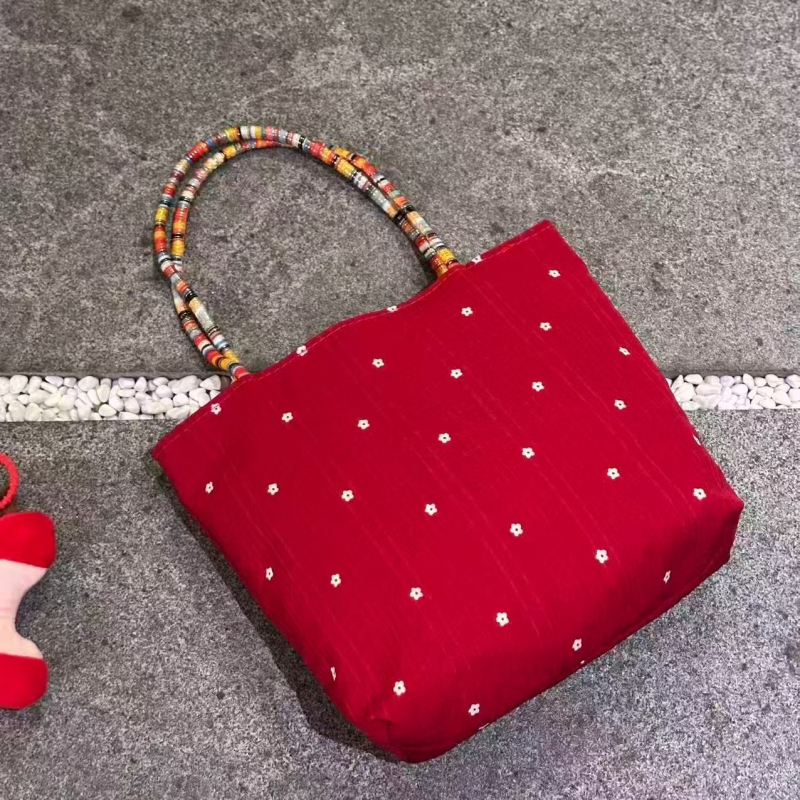 Ръчна чанта полиестер, хоризонтална квадратна форма, магнитно закопчаване, памучна подплата