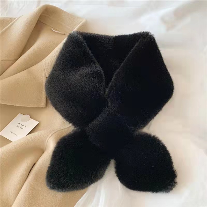 Plišani zimski šal, topao umjetna krzna, tkanina poliester-vuna smjesa, ravna tkanja (plain weave), warp knitting obrada, sladak i nježan stil