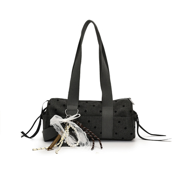 Platnena torba u urbanom minimalističkom stilu, oblik košare (bucket), zatvaranje zipom, podstava od poliestera, tri naramenice