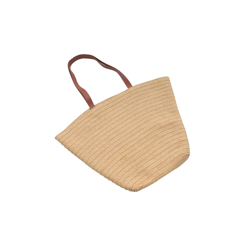 Torba od slame, gradski stil jednostavnosti, trapezni oblik, otvoreni vrh, dvostruke naramenice