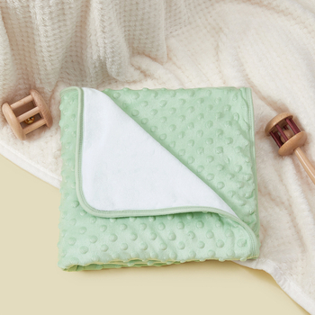 Baba takaró — 100% poliészter plüss, 200–300 g, újszülöttek és 0–3 évesek számára, egész éves használatra, modern minimalista stílus