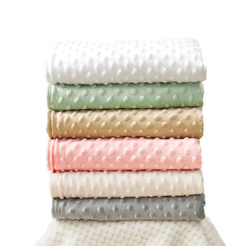 Baba takaró — 100% poliészter plüss, 200–300 g, újszülöttek és 0–3 évesek számára, egész éves használatra, modern minimalista stílus