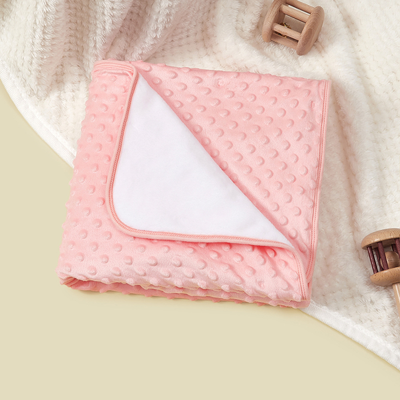 Baba takaró — 100% poliészter plüss, 200–300 g, újszülöttek és 0–3 évesek számára, egész éves használatra, modern minimalista stílus