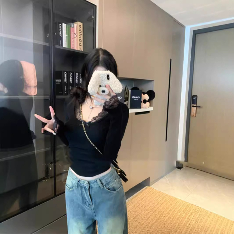 Пуловер трикотаж с дантелено пришиване, полиестер, дълги ръкави, къс модел, дължина 40–50 см, есен 2024