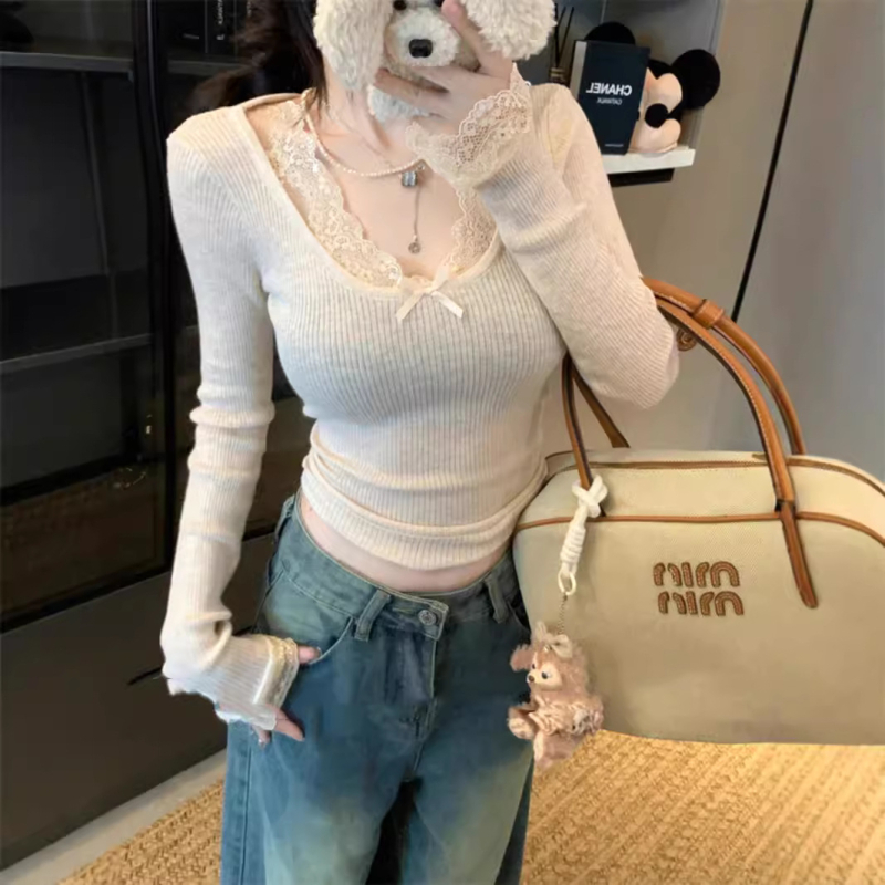 Пуловер трикотаж с дантелено пришиване, полиестер, дълги ръкави, къс модел, дължина 40–50 см, есен 2024