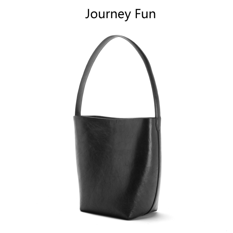 Γυναικεία τσάντα τύπου bucket από δέρμα βοδινού πρώτου στρώματος, μαλακή υφή με επένδυση πολυεστέρα, εσωτερική θήκη για τηλέφωνο