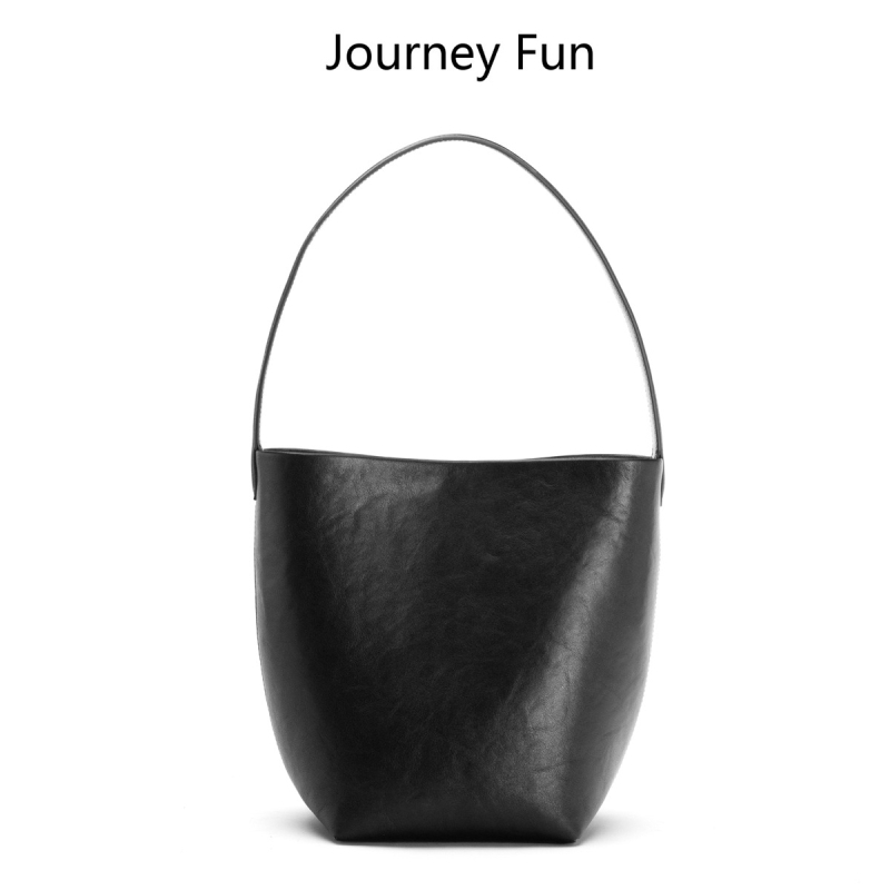 Γυναικεία τσάντα τύπου bucket από δέρμα βοδινού πρώτου στρώματος, μαλακή υφή με επένδυση πολυεστέρα, εσωτερική θήκη για τηλέφωνο