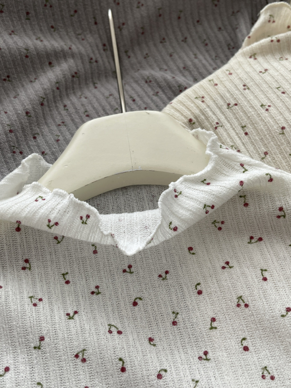 Tricou tricotat pentru femei cu model floral și patchwork dantelat, guler înalt, mâneci lungi, croială Slim