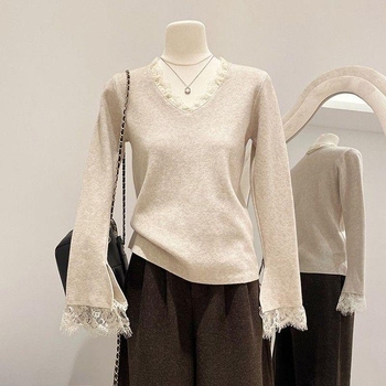 Pulover tricotat cu decolteu în V, mâneci lungi, mânecă tip prințesă, amestec viscose-poliester 79/21