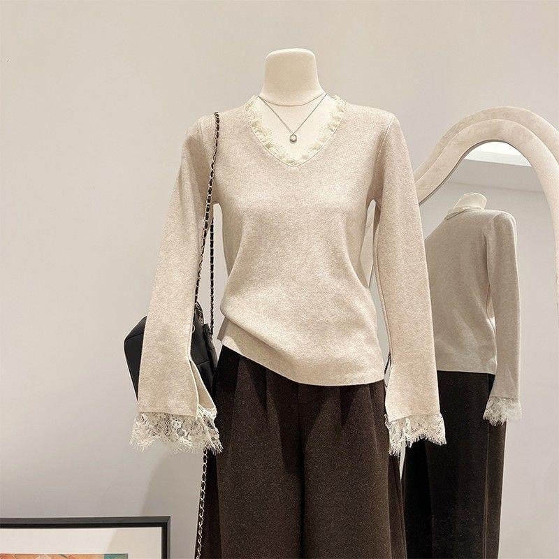 Pulover tricotat cu decolteu în V, mâneci lungi, mânecă tip prințesă, amestec viscose-poliester 79/21