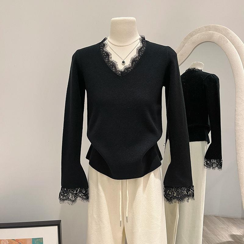 Pulover tricotat cu decolteu în V, mâneci lungi, mânecă tip prințesă, amestec viscose-poliester 79/21