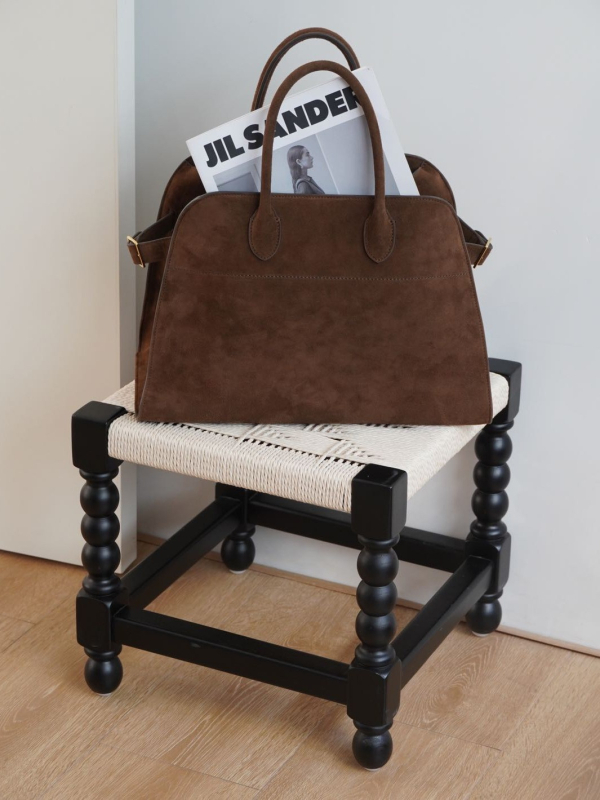 Torba tote od vrhunske teleće kože, Boston stil, vodoravni oblik, kuka zatvarač, platnena podstava.