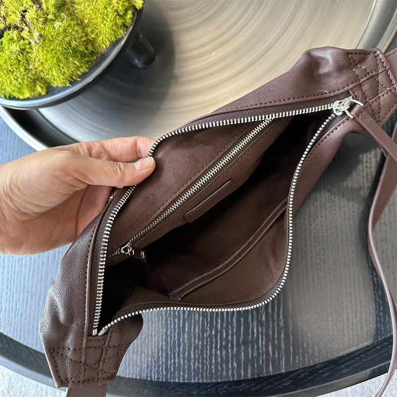 Kožna crossbody torba, zatvaranje na zip, horizontalni kvadratni oblik, unutarnja džep s zipom, 3D dizajn