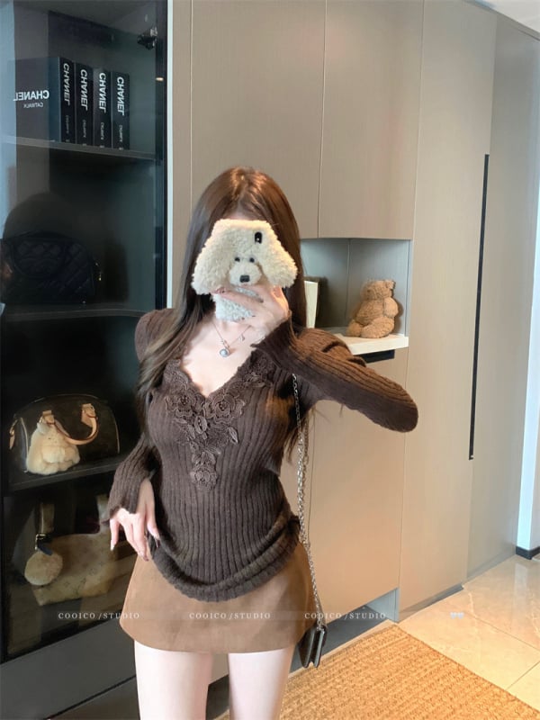 Pulover tricotat din lână de miel, poliester și polipropilen, croială slim-fit, guler polo