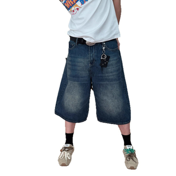 Short de denim distressed, talie medie, croială dreaptă, lungime Capri, fermoar