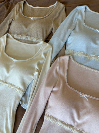 Uski top s čipkom, dugi rukavi, četvrtasti izrez, s izvadivim umetkom za poprsje – Spandex