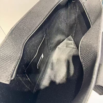 Torba preko ramena od Oxford platna, gradski stil jednostavnosti, vodoravni kvadratni oblik, zatvaranje na zip, dvostruke naramenice