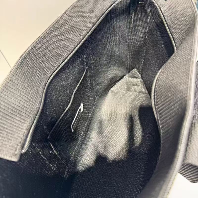 Torba preko ramena od Oxford platna, gradski stil jednostavnosti, vodoravni kvadratni oblik, zatvaranje na zip, dvostruke naramenice
