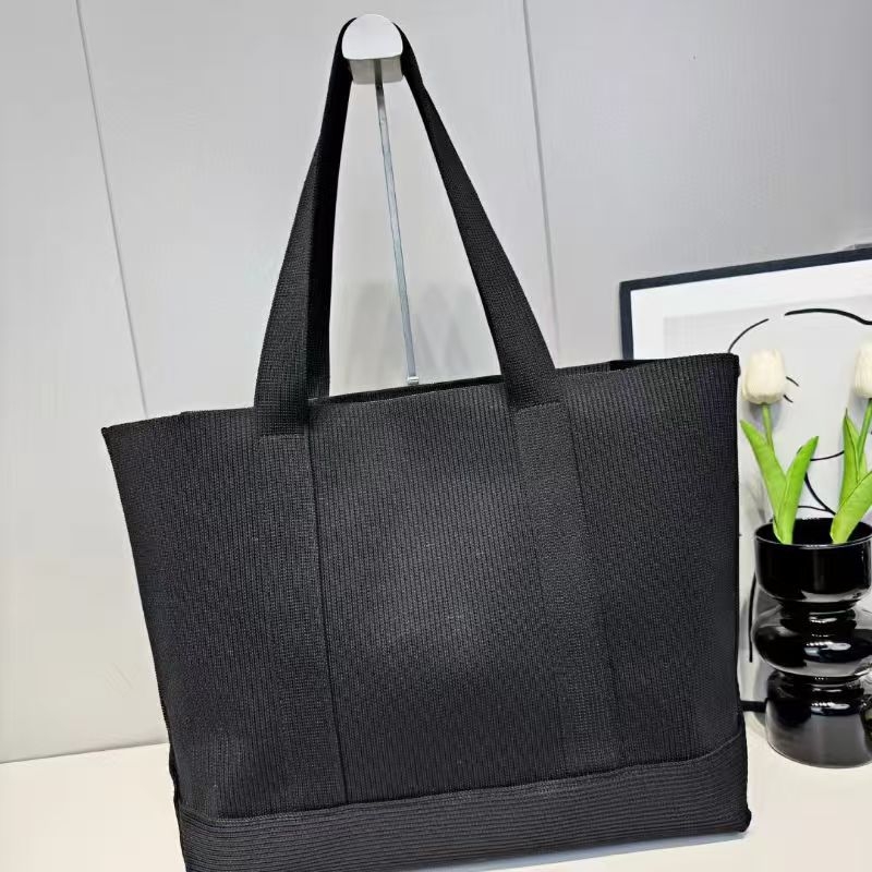 Torba preko ramena od Oxford platna, gradski stil jednostavnosti, vodoravni kvadratni oblik, zatvaranje na zip, dvostruke naramenice