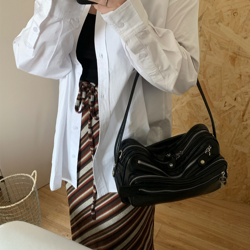 Crossbody torba za pazuh od PU, zatvaranje na zip, horizontalan četvrtasti oblik, unutarnja zip pretinica