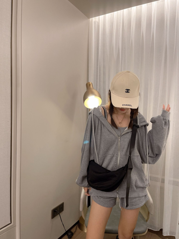 Crossbody torba od Oxford platna, zatvarač, unutarnja džep, džepovi za mobitel i identifikaciju, jedna naramenica
