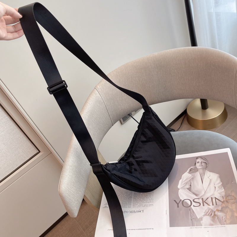 Crossbody torba od Oxford platna, zatvarač, unutarnja džep, džepovi za mobitel i identifikaciju, jedna naramenica
