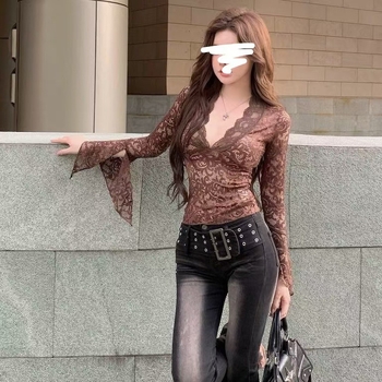 Tricou damă cu dantelă îmbinată în V, mâneci lungi, poliester, stil retro-literar, toamnă 2024