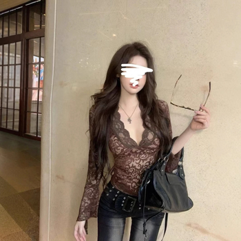 Tricou damă cu dantelă îmbinată în V, mâneci lungi, poliester, stil retro-literar, toamnă 2024