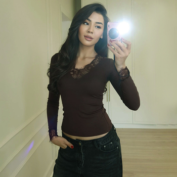 Poliester crop top s V-izrezom, čipka i patchwork, dugi rukav, uski kroj