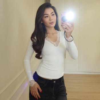 Poliester crop top s V-izrezom, čipka i patchwork, dugi rukav, uski kroj