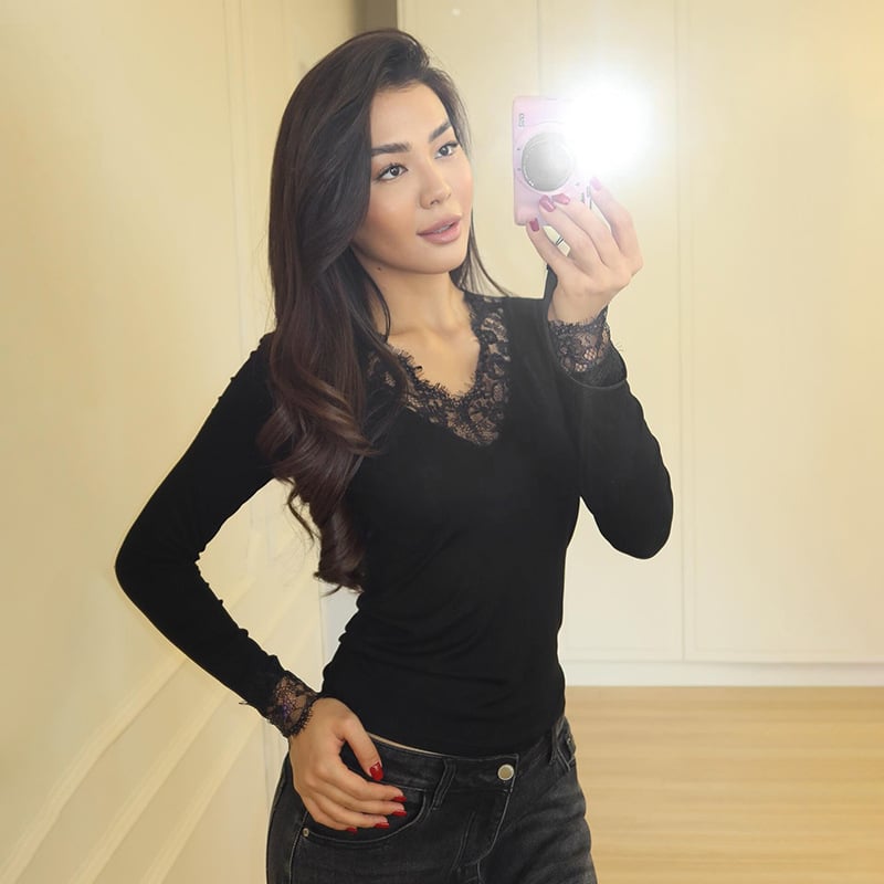 Poliester crop top s V-izrezom, čipka i patchwork, dugi rukav, uski kroj