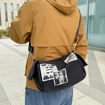 Ženska casual torba s jednim remenom, Oxford materijal, horizontalno kvadratnog oblika, zatvaranje na zip, unutarnji džepovi (zip, za telefon, za ID), poliester podstava