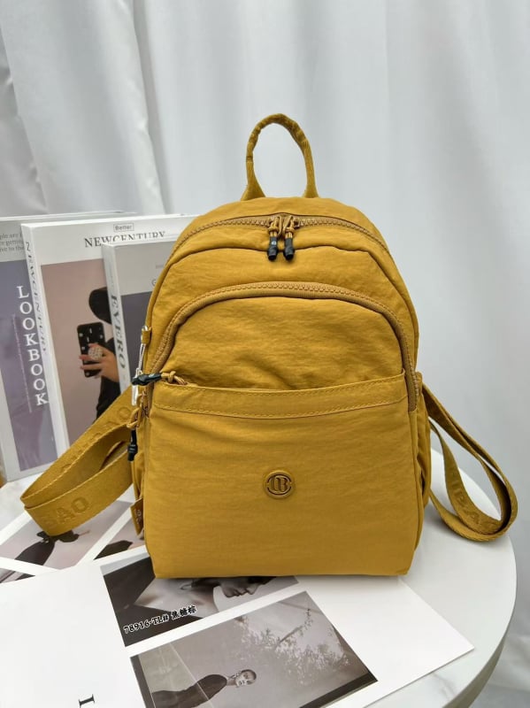 Utazó hátizsák nylonból, vízálló, cipzáros bezárás, belső cipzáras zseb, szabadidős stílus