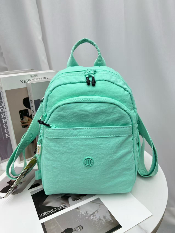 Utazó hátizsák nylonból, vízálló, cipzáros bezárás, belső cipzáras zseb, szabadidős stílus