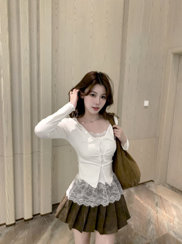 Csipkés póló (pamut-poliészter keverék; kétrészes hamis készlet; hosszú ujjú; szűk fazon)