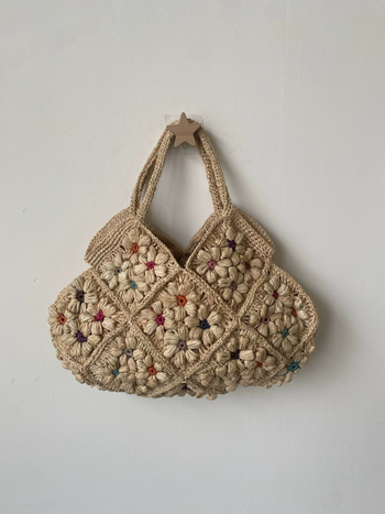 Geantă tote din rafia, împletită, formă de inimă, deschidere sus, buzunar interior pentru ID (rafia; împletită; formă de inimă; deschidere sus; buzunar interior pentru ID)