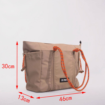 Női Tote táska dupla vállpánttal, cipzáras zárás, belső cipzáras zseb, vízszintes négyszögletes forma