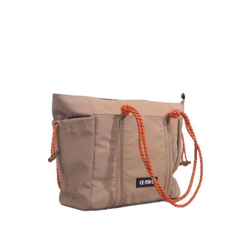 Női Tote táska dupla vállpánttal, cipzáras zárás, belső cipzáras zseb, vízszintes négyszögletes forma