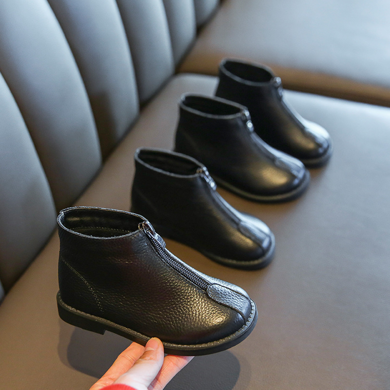 Gyerekeknek való Martin csizma valódi bőrből, fleece béléssel, elől cipzárral, csúszásmentes és kopásálló talppal, őszi–téli szezonra