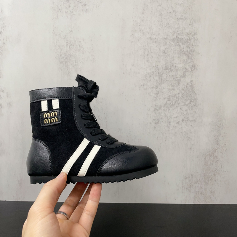 Gyerekeknek szóló középmagasságú csizma, felső része: Super Fiber, gumírozott talp, Velcro-zár, egyszínű mintázat