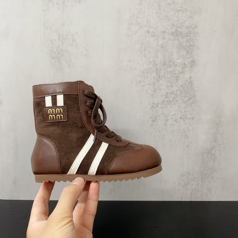 Gyerekeknek szóló középmagasságú csizma, felső része: Super Fiber, gumírozott talp, Velcro-zár, egyszínű mintázat