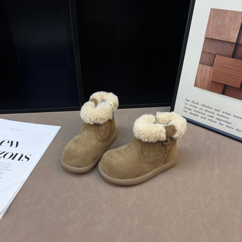 Lányok téli martens csizma nubuk velúrból, oldalsó cipzár, vastag melegtartó bélés, alacsony szár, gumírozott talp