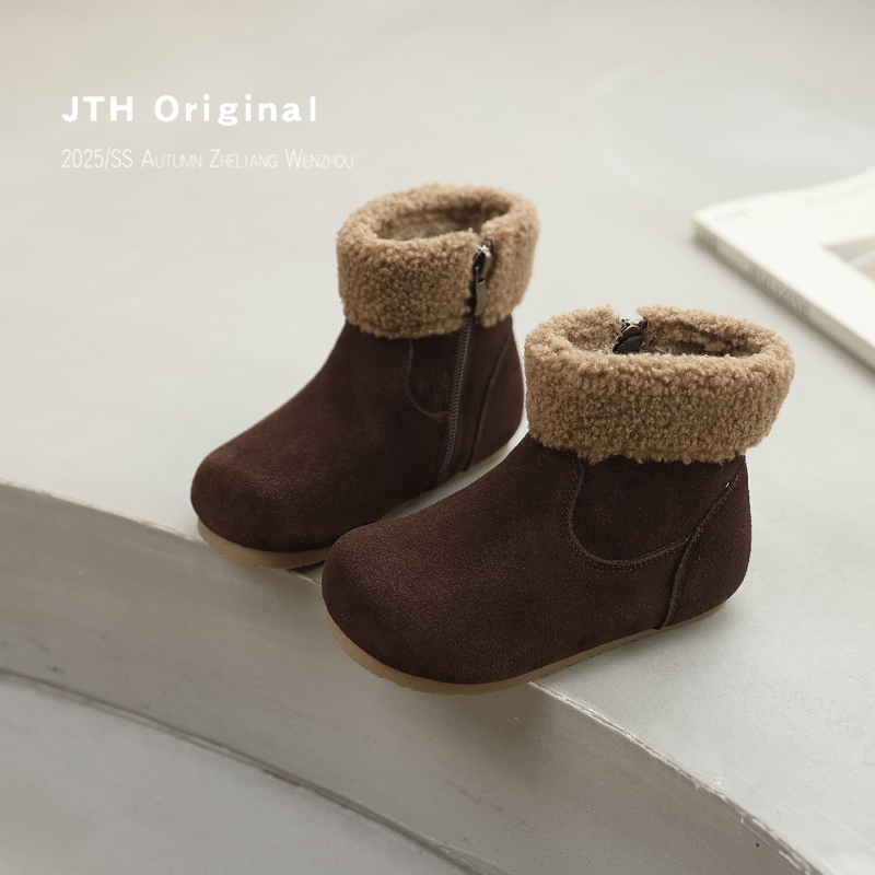 Gyerekeknek szóló téli divatos csizma 2025: nubuk bőr felsőrész, műszőrme bélés, gumírozott talp, középmagas szár, téli modell 2025