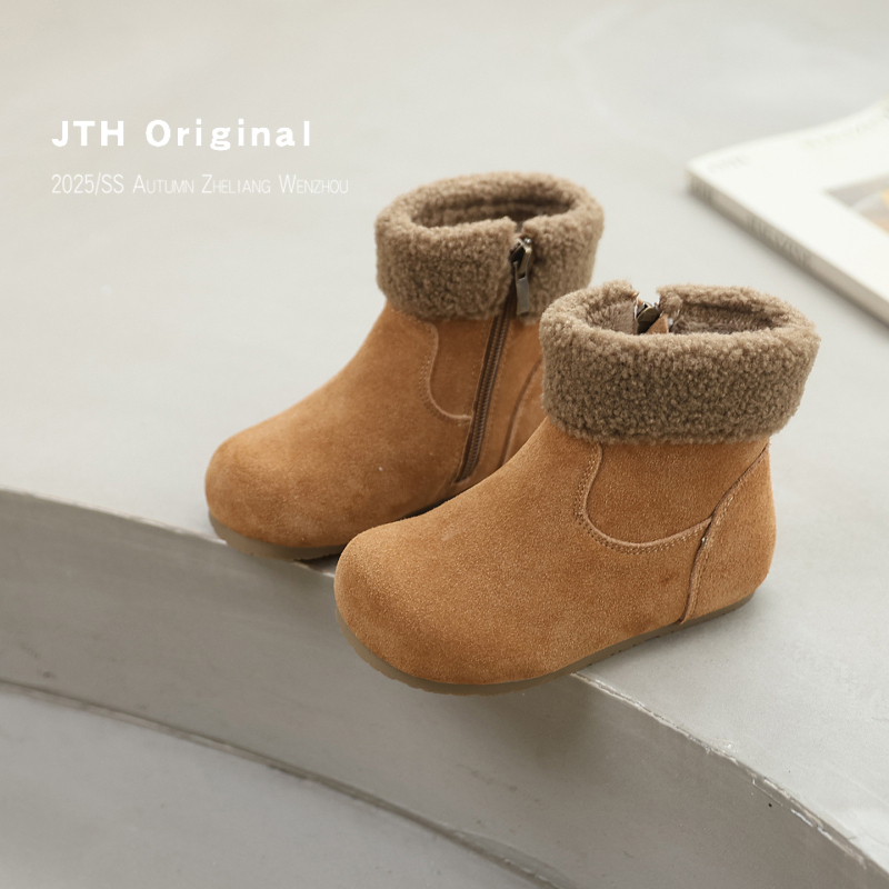 Gyerekeknek szóló téli divatos csizma 2025: nubuk bőr felsőrész, műszőrme bélés, gumírozott talp, középmagas szár, téli modell 2025