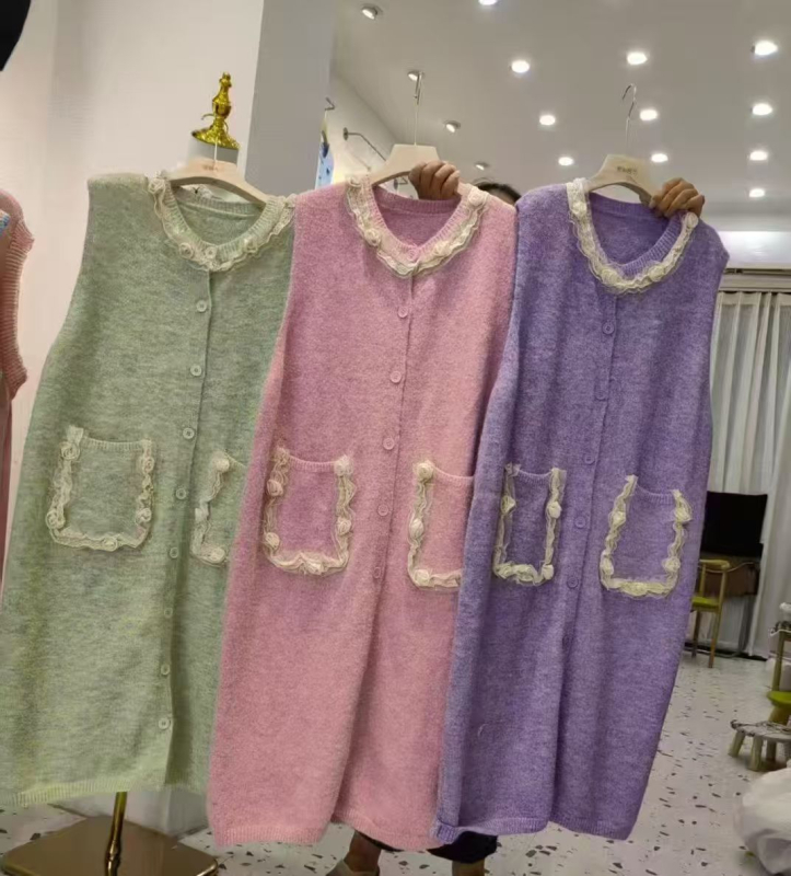 Rochie de maternitate fără mâneci, guler rotund, lungime medie, siluetă prințesă, viscoză 30–50%, toamna 2025