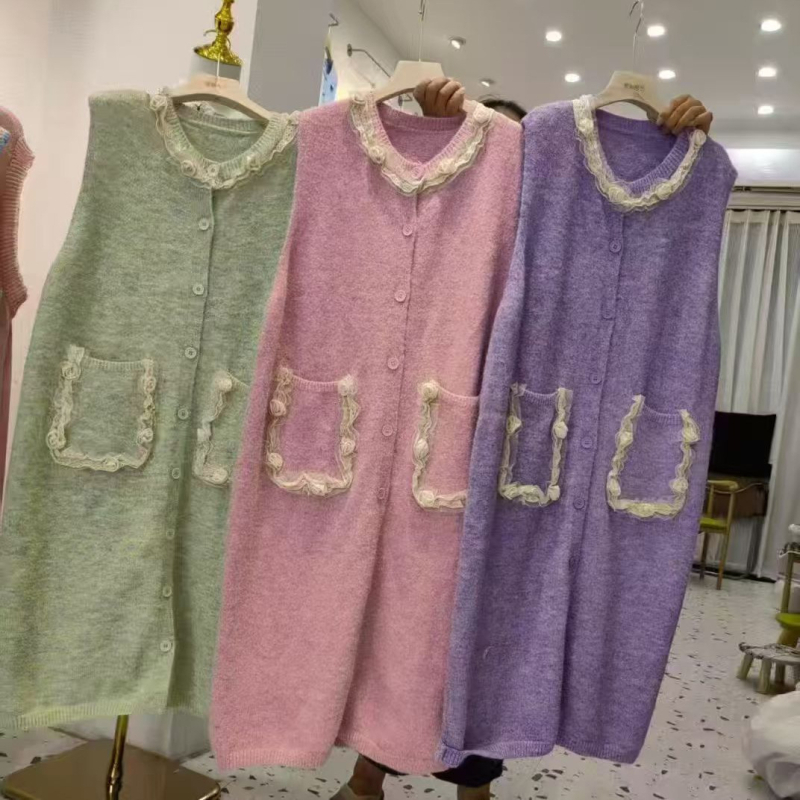 Rochie de maternitate fără mâneci, guler rotund, lungime medie, siluetă prințesă, viscoză 30–50%, toamna 2025